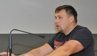 Muž prý připravil lidi o domy, nyní stojí před olomouckým soudem