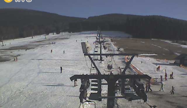 V Jeseníkách leží přes půl metru sněhu, sníh připadl nahoře