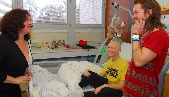 Skupina Kryštof rozdávala o víkendu radost dětem na hematoonkologickém oddělení v Olomouci