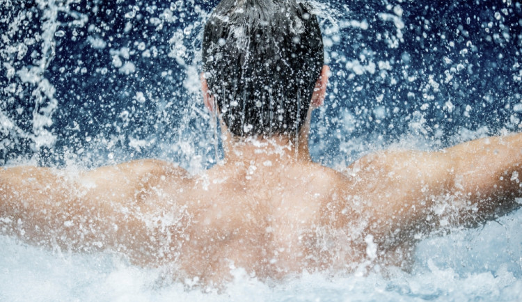 Do Moravy v Olomouci se ponořilo 123 otužilců, zájemců přibývá