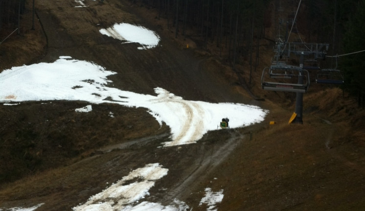 Sněhu v Jeseníkách ubývá, areály se ještě drží v provozu