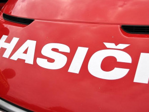 Při požáru v zemědělském objektu na Přerovsku se popálilo 5 lidí