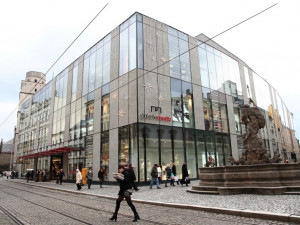 Zloděj vyloupil zlatnictví. Nikdo neví, jak to udělal