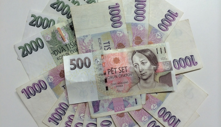 Kdo další byl v historii propuštěn na vysokou kauci? Udělejte si obrázek