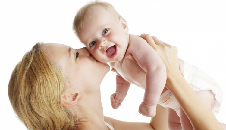 Rodiče mohou děti  v inkubátorech FNOL sledovat pomocí internetu