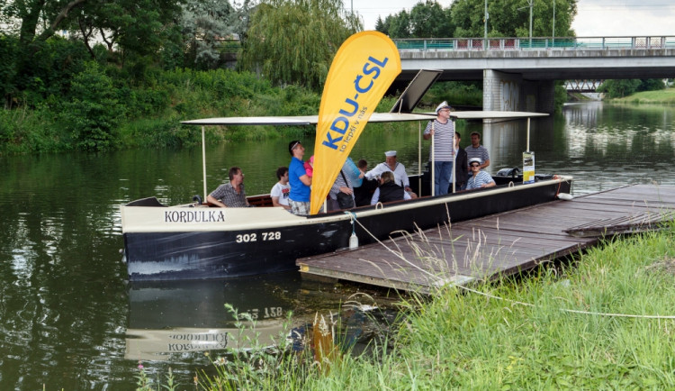 Až do neděle můžete na výlet lodí za 20 Kč