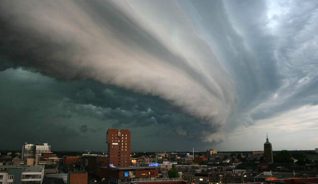 Víte, jak se chovat za bouřky?