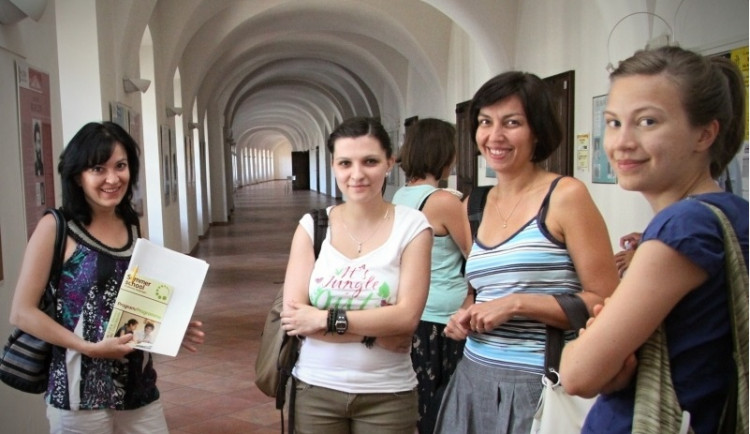 Cizinci se sjedou do Olomouce. Budou se učit česky