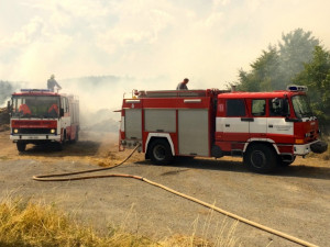 Devět jednotek likvidovalo požár pole o rozloze 12 hektarů