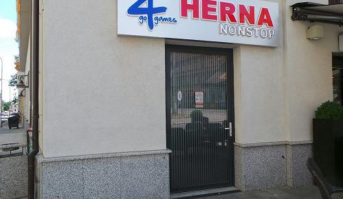 V Olomouci přepadl ozbrojený lupič hernu, odnesl si 90.000 Kč