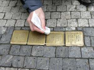 Tragické osudy Židů budou v Olomouci připomínat další kameny