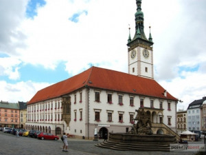 Na radnicích v Olomouci a Přerově od rána zasahují policisté