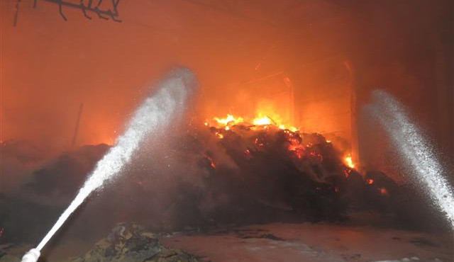 Velký požár zasáhl seník v Újezdě u Uničova