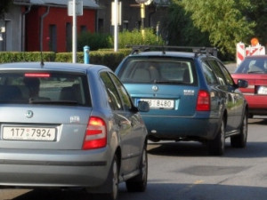 Uzavírka dvou silnic výrazně zkomplikovala dopravu v Olomouci