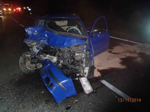 Včera v noci se stala vážná nehoda u obce Lukavice, jedno auto vzplálo