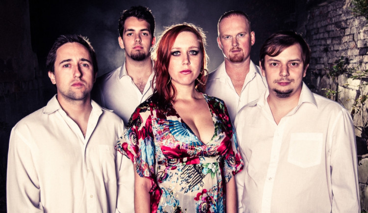 Koncert v Jazzu: Zpívající baletka Mrózková s kapelou i nová tvář Chernobyl generation