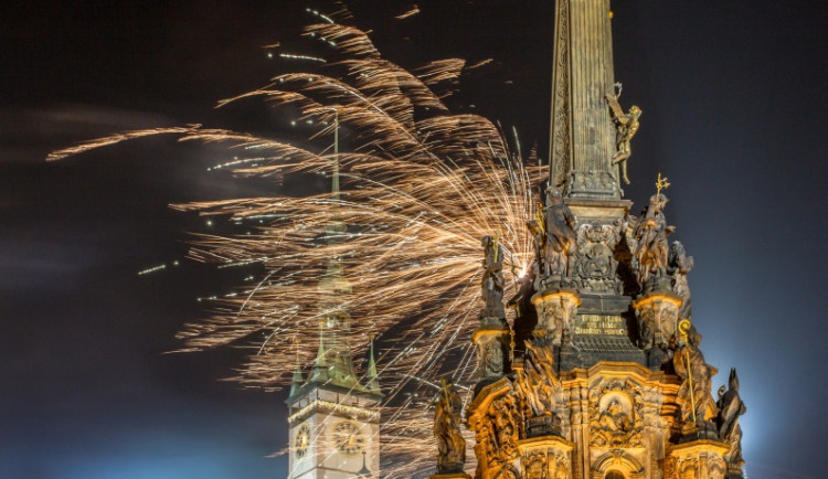 Ohňostroj bude letos na Horním náměstí až na Nový rok