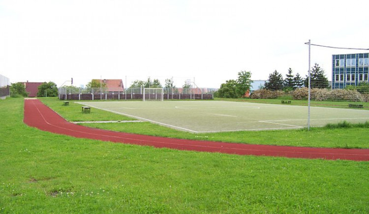 Dvě základní školy budou mít nová hřiště