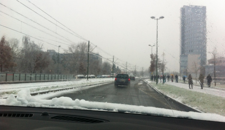 V Olomouckém kraji napadl sníh, silnice jsou s opatrností sjízdné