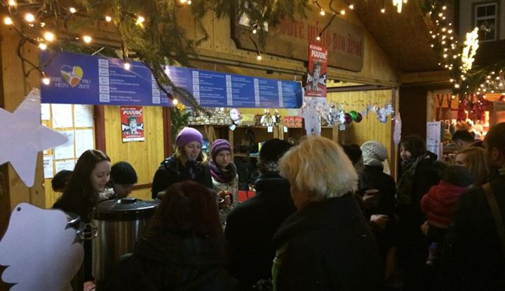 Stánek s punčem Dobrého místa pro život vydělal pro charitu 550.000 Kč