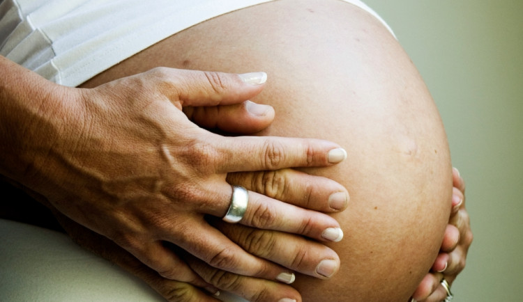 Vedení olomoucké porodnice odmítlo chybu při porodu postižené dívky