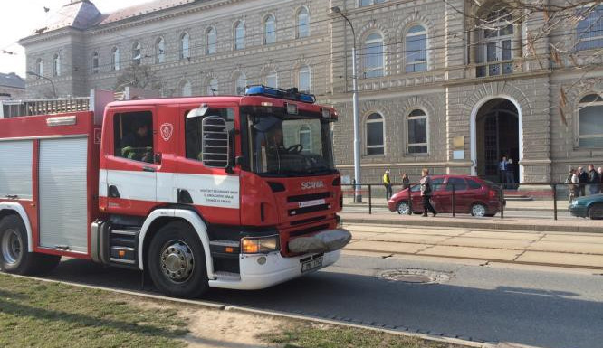 Muž vyhrožoval výbuchem bomby na jednom z 9 soudů na Moravě