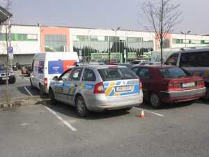 Nabourali policisty, ukradená peněženka, falešný inzerát