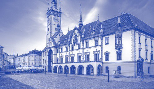 Ve čtvrtek se radnice rozzáří modrou barvou, podpoří tak Světový den autismu