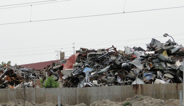 Bezhotovostní platby jsou pro některé sběrny kovového odpadu likvidační