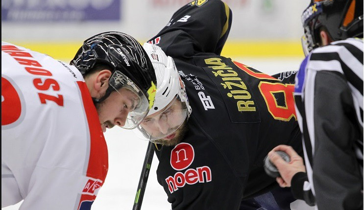 Hokejisté HC Olomouc v barážové bitvě nestačili na Piráty z Chomutova