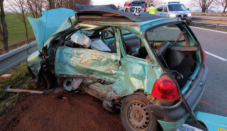 Při střetu osobního auta s dodávkou zemřeli u Mohelnice dva lidé