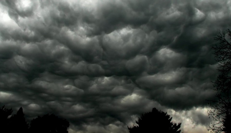 Byla vydána výstraha před silnými bouřkami