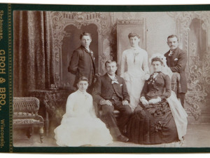 V čem se vdávala vaše babička? Muzeum v Šumperku otevře výstavu historických svatebních šatů