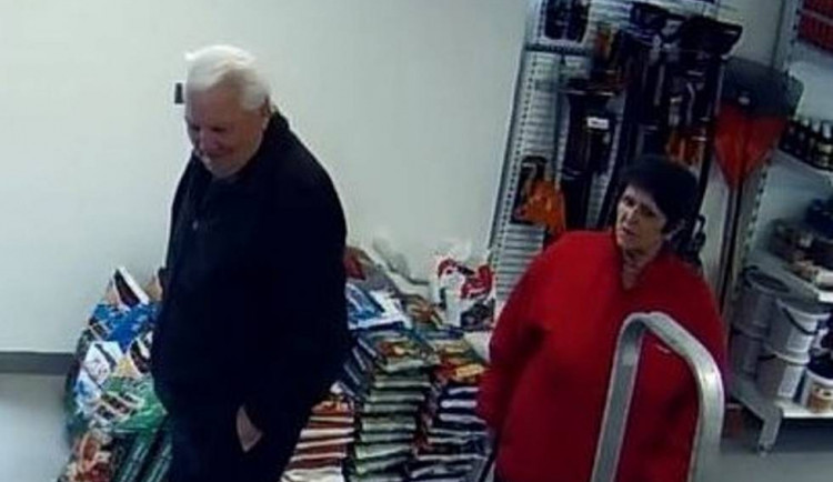 Senior ukradl z prodejny akušroubovák, poznáte ho?