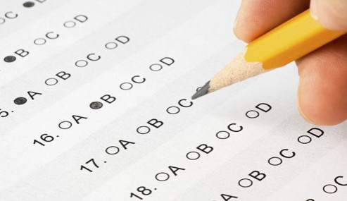 Téměř 16 procent středoškoláků nezvládlo maturitní testy