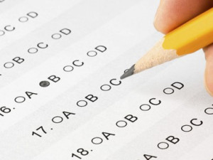 Téměř 16 procent středoškoláků nezvládlo maturitní testy