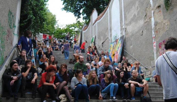 Přijďte si posedět na Michalské schody, druhý ročník festivalu Michalský výpad je tu