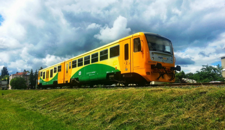 Jednotné jízdné na vlak a městskou hromadnou dopravu začne platit na více tratích