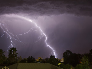 Až do pondělí meteorologové varují před silnými bouřkami