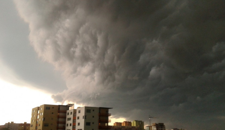 FOTOGALERIE: Nedělní bouře objektivy vašich fotoaparátů