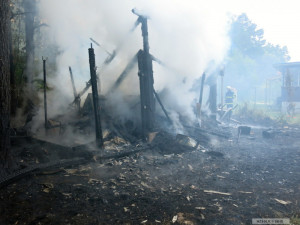 VIDEO: Na Prostějovsku hořely dvě chaty, není vyloučeno cizí zavinění