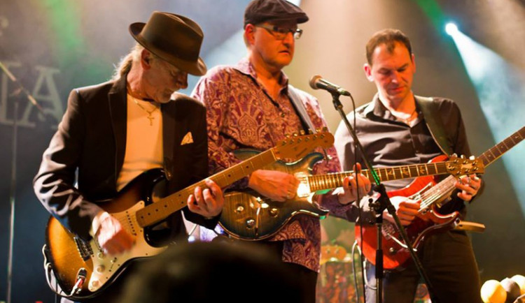 The Magic of Santana přenese diváky na koncert slavného Carlose Santany