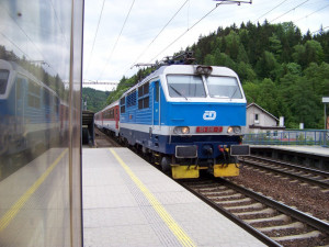 U Zábřehu srazil vlak člověka, ten na místě zemřel