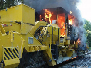 Požár drezíny u Střeně zastavil vlaky na železničním koridoru