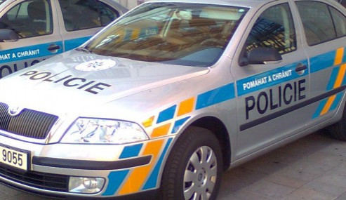 AKTUALIZOVÁNO: Muž se vloupal do bytu, majitelka ho bodným zraněním zabila