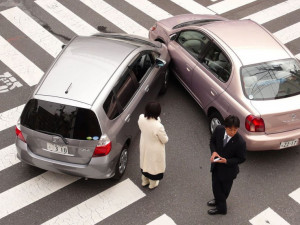 U Mohelnice se střetla dodávka s nákladním autem, řidič zemřel