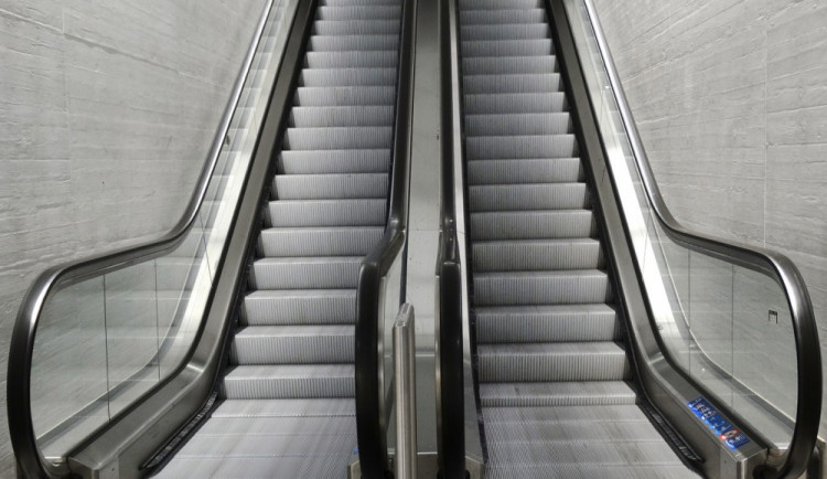 V olomouckém obchodním centru hořel v noci eskalátor