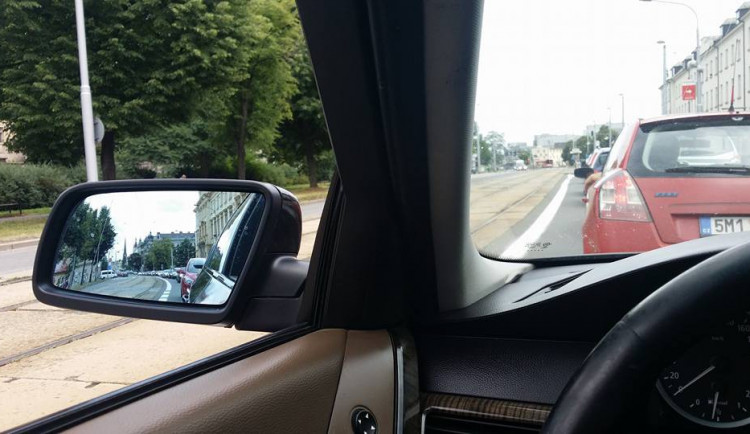 Policie nabádá Olomoučany, aby nejezdili v odpoledních hodinách do centra města