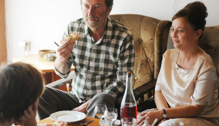 Recenze: Domácí péče není hloupá zábava, nutí k zamyšlení