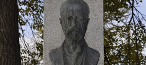 V obci Jezernice zmizela busta Masaryka, starosta nabízí za její nález odměnu